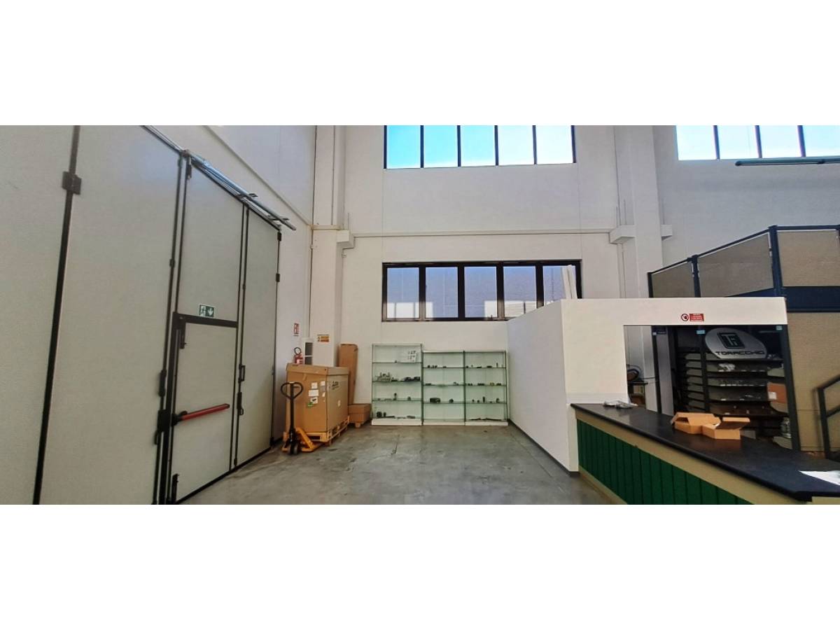 Warehouse for sale in via aterno  in Scalo Brecciarola area at Chieti - 490859 foto 9