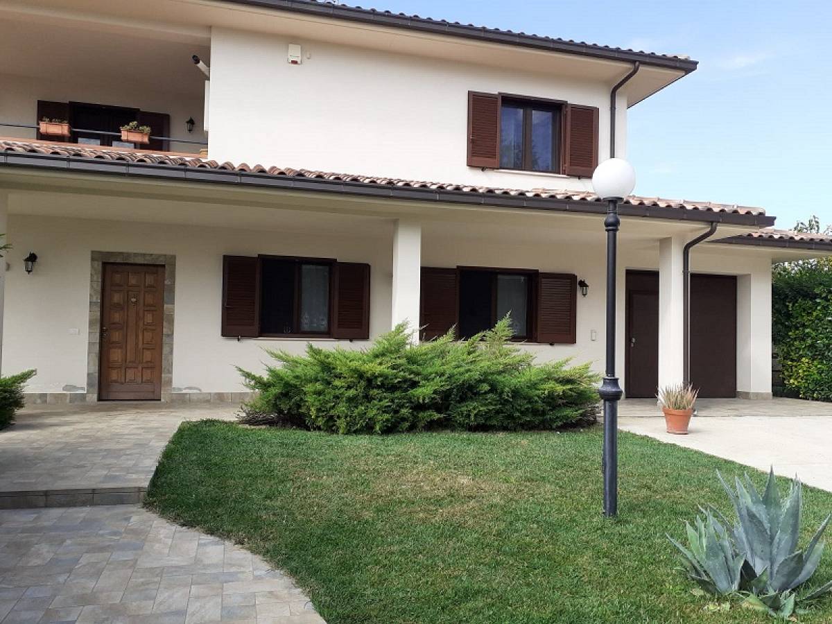 Villa in vendita in   a Rosciano - 3697354 foto 2