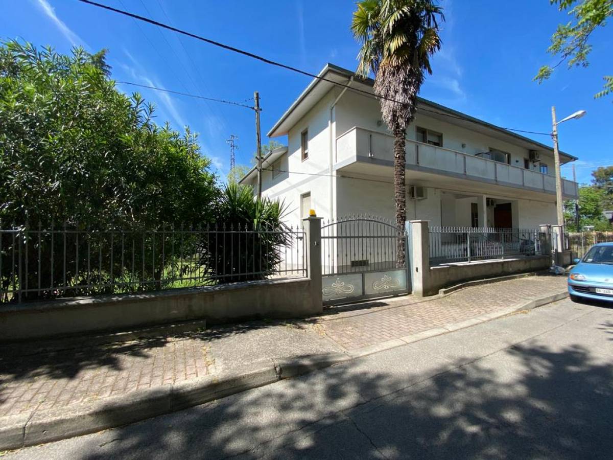 Porzione di Villa in vendita in   a Chieti - 4249561 foto 3