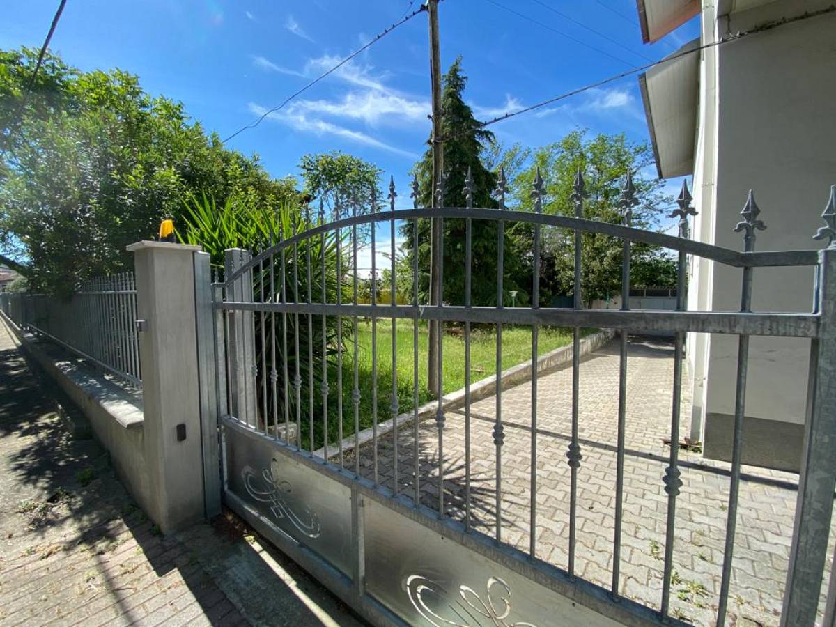 Semi-detached Villa for sale in   at Chieti - 4249561 foto 4