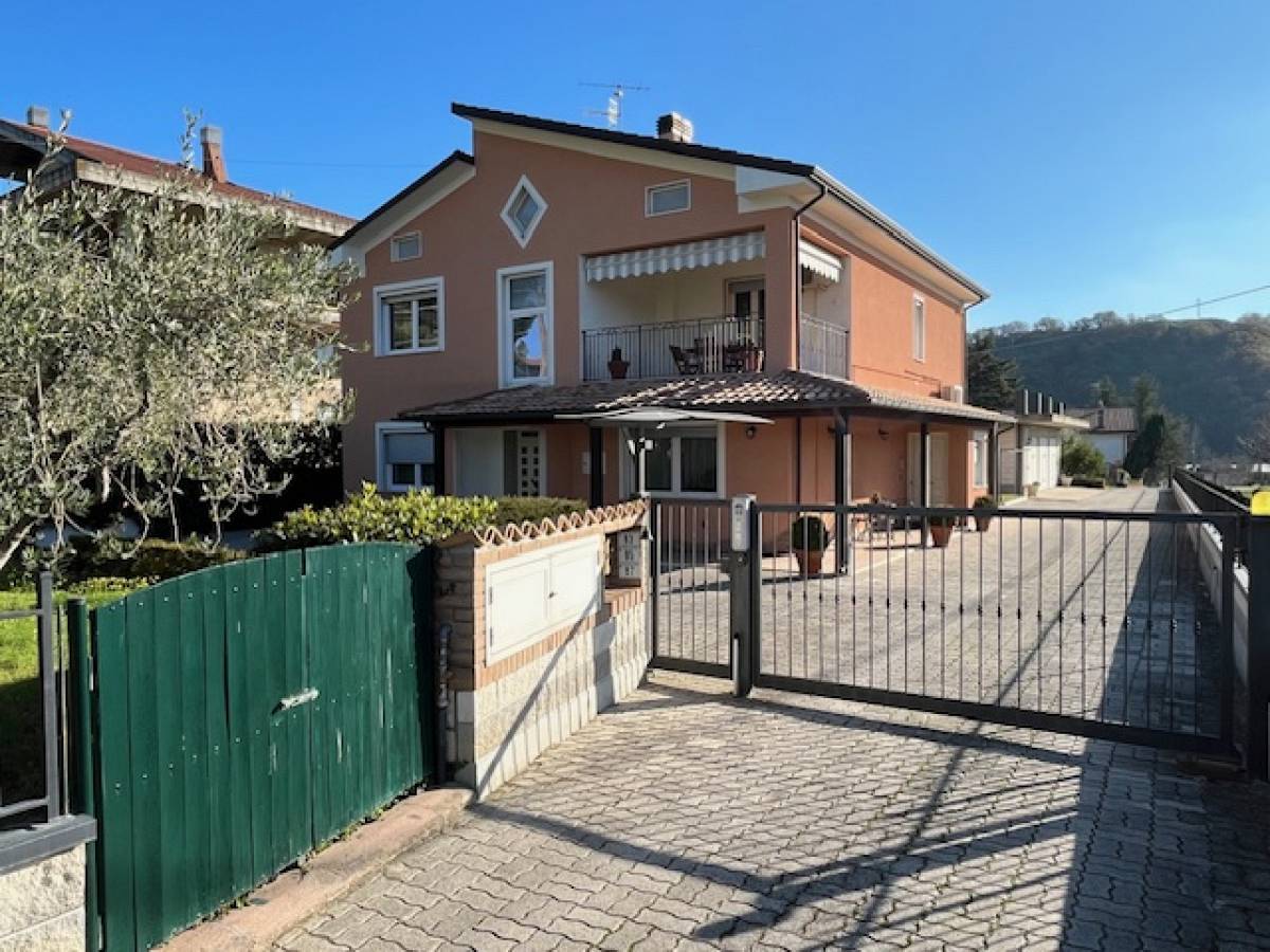 Villa bifamiliare in vendita in via Val di foro 85  a Ripa Teatina - 7964750 foto 28