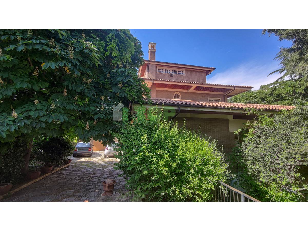 Villa for sale in   in S. Anna - Sacro Cuore area at Chieti - 3385945 foto 1