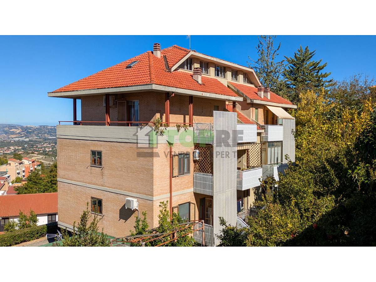 Penthouse for sale in Via Santarelli  in Mad. Angeli-Misericordia area at Chieti - 9953683 foto 1