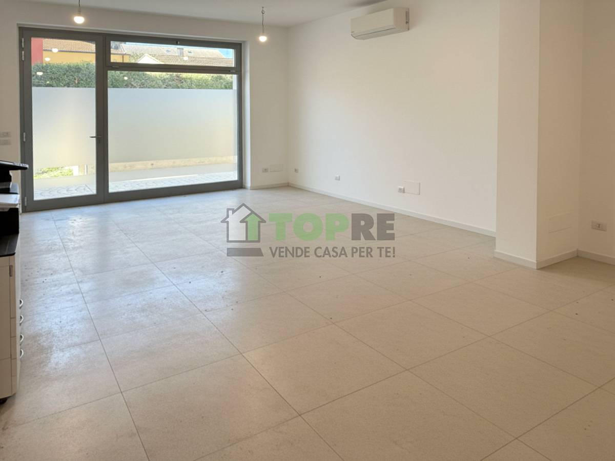  for sale in Via Sulmona  in Scalo Stazione-Centro area at Chieti - 9631965 foto 8