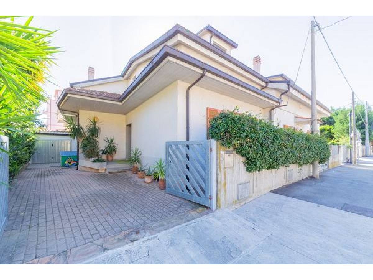 Villa bifamiliare in vendita in via sacco 85  a Pescara - 6803599 foto 2