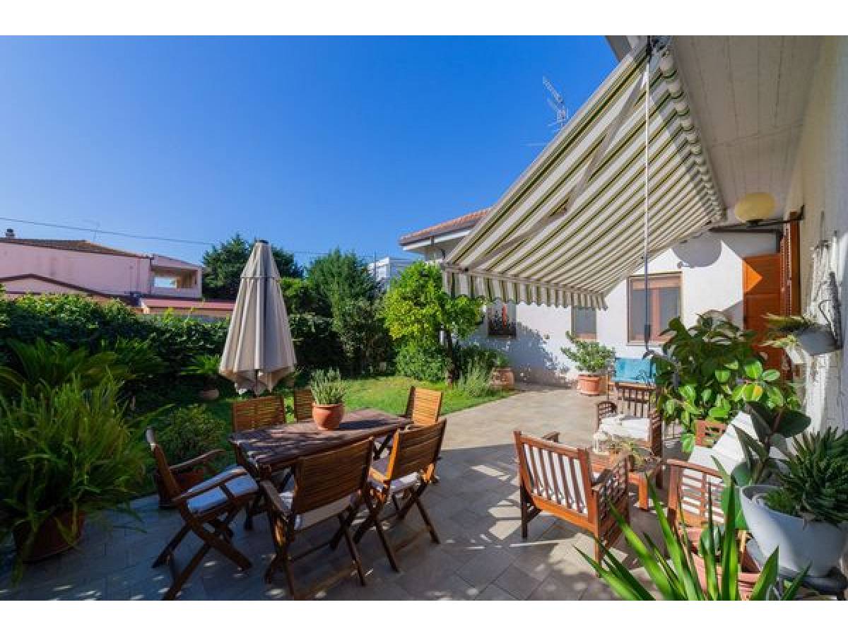 Villa bifamiliare in vendita in via sacco 85  a Pescara - 6803599 foto 1