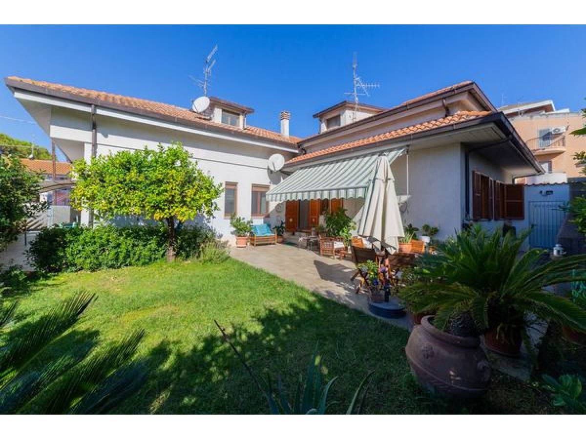 Villa bifamiliare in vendita in via sacco 85  a Pescara - 6803599 foto 4