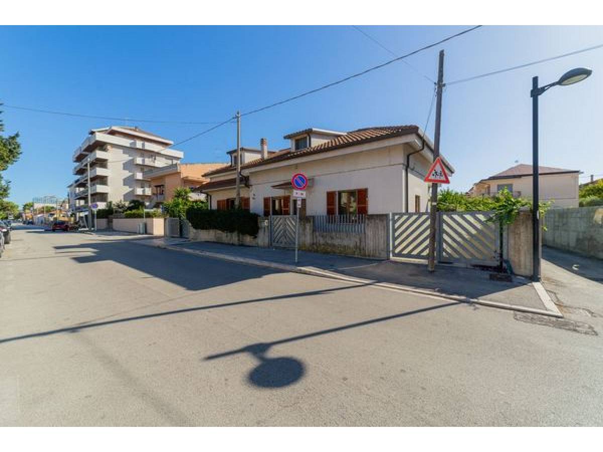 Villa bifamiliare in vendita in via sacco 85  a Pescara - 6803599 foto 5