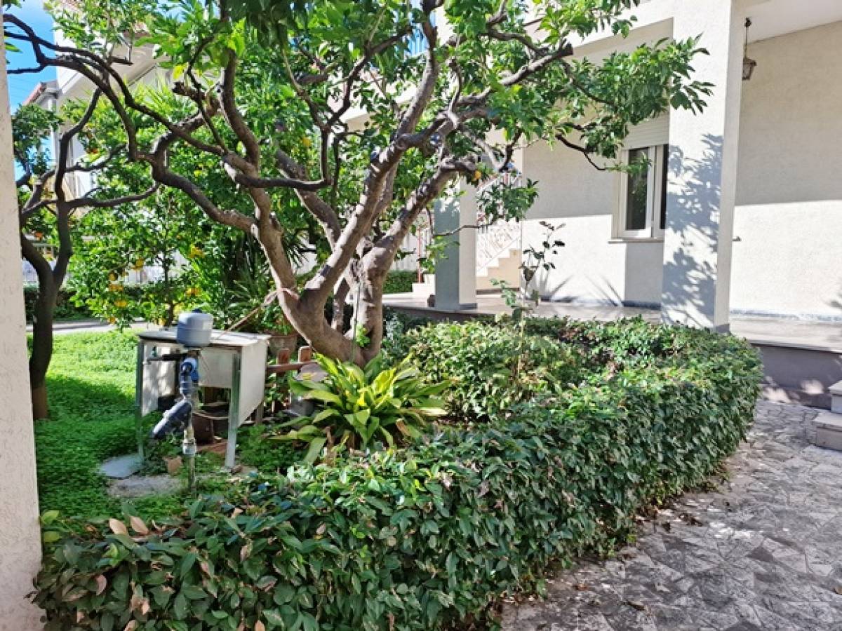 Villa bifamiliare in vendita in  zona Villa Carmine a Montesilvano - 8485710 foto 4