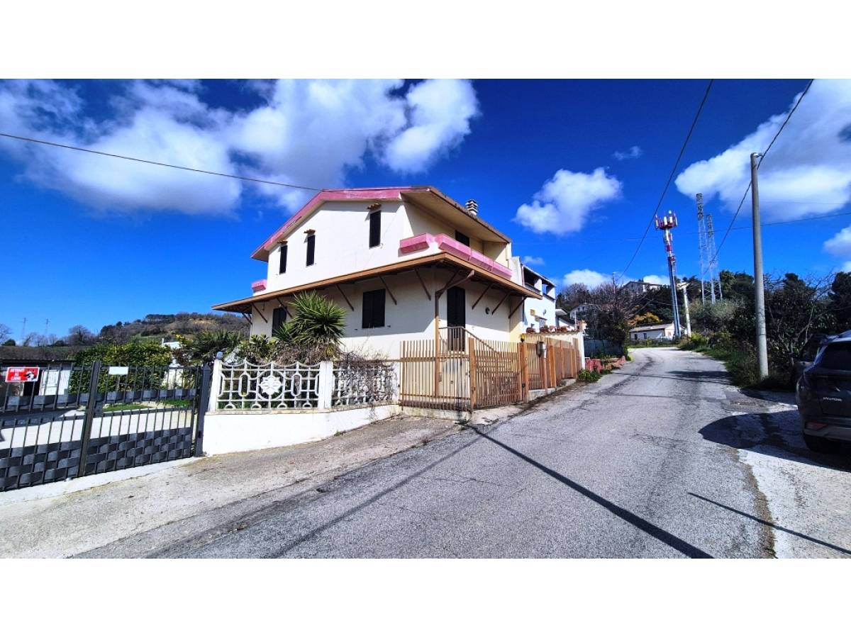 Casa indipendente in vendita in strada villaggio del fanciullo zona Tricalle a Chieti - 2303413 foto 2