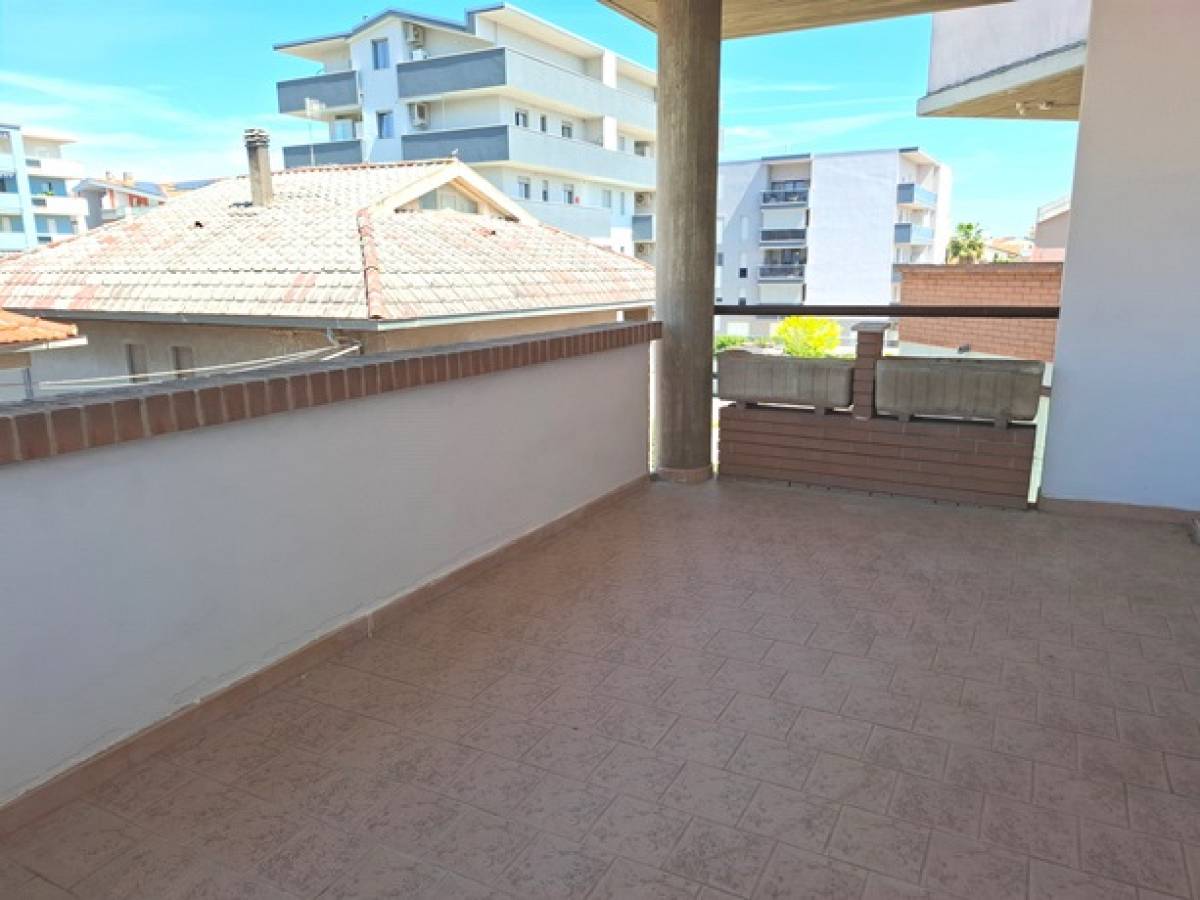 Villa quadrifamiliare in vendita in zona Villa Verrocchio a Montesilvano - 1931168 foto 1